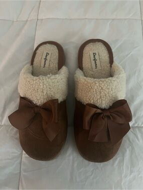 dearfoams Brown Faux-Suede Bow Sherpa Lined Slip-On Slippers